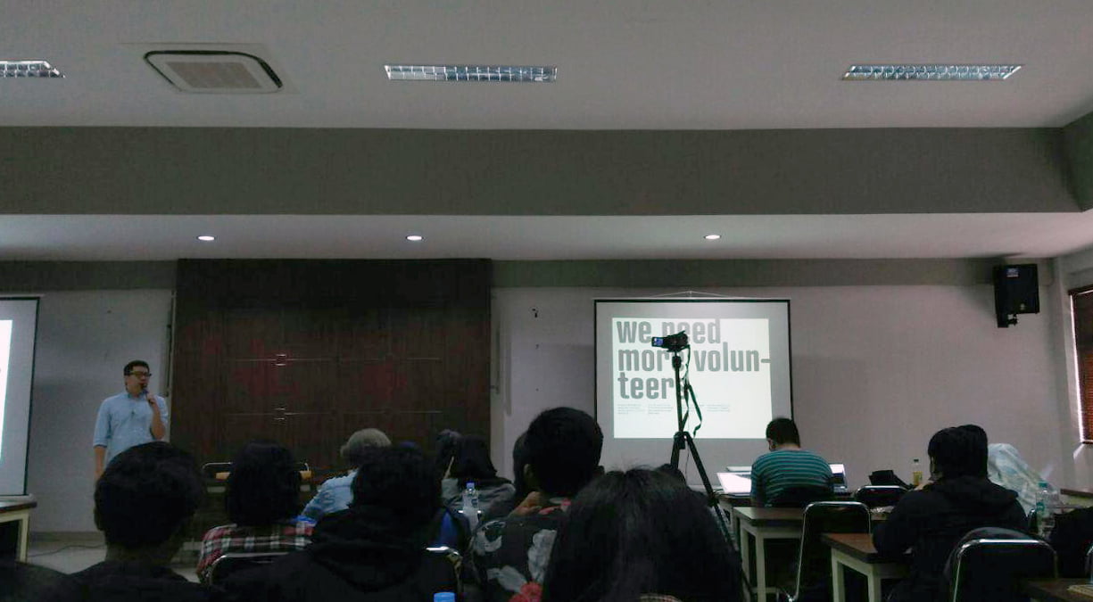 hubton-at-creative-mornings-talks-curiosity-itenas-bandung